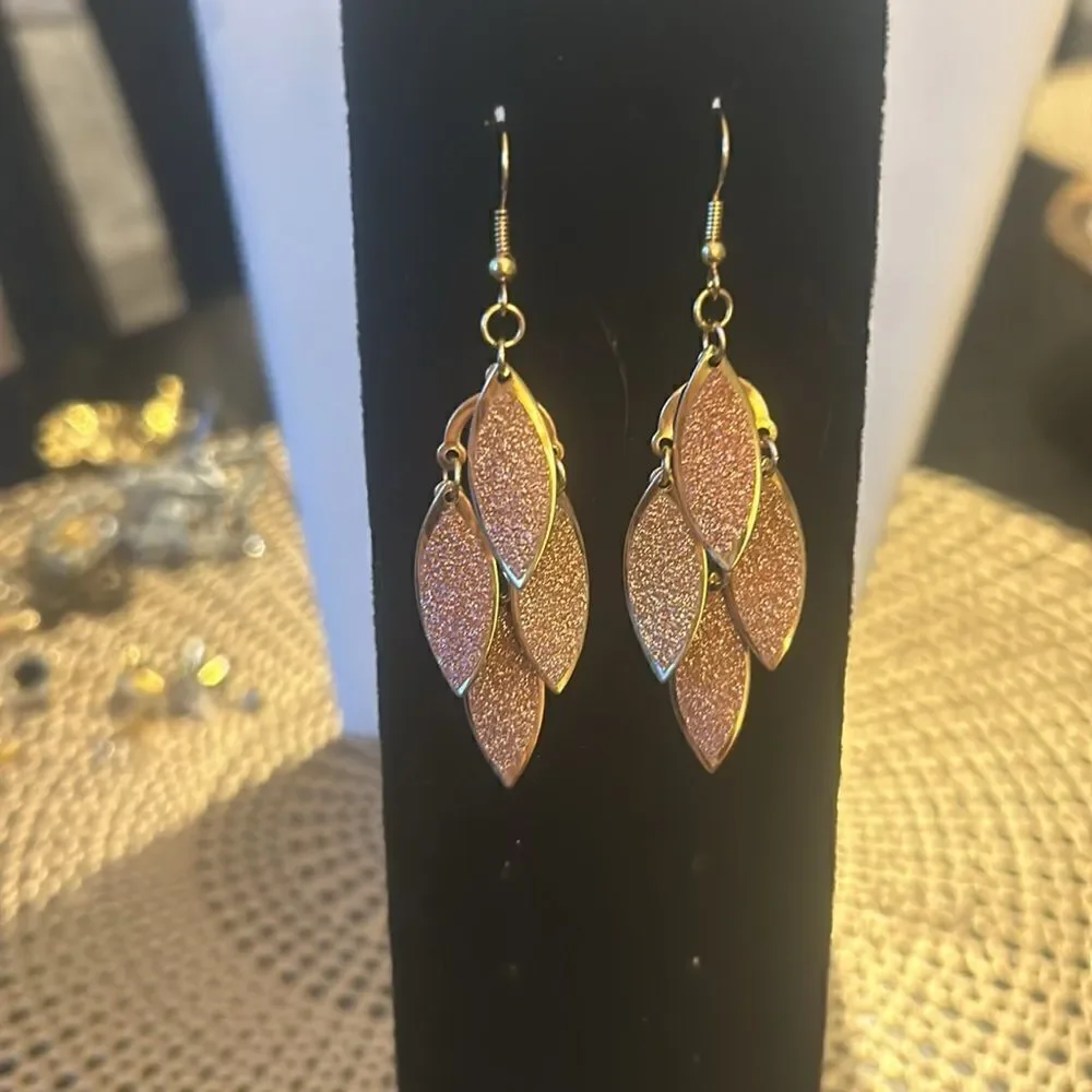 Lot of 3 gold dangle earrings